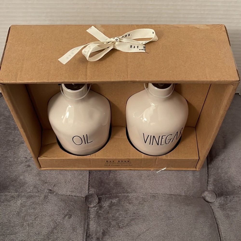 Rae Dunn OIL & VINEGAR Cruet Set - Picture 5 of 8